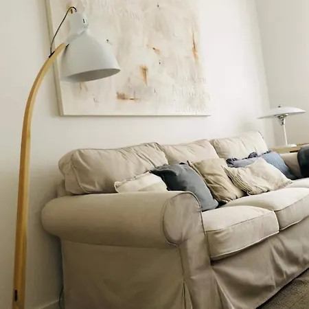 Spacious 3 Bedroom 20 Min To Lisbon Апартаменты