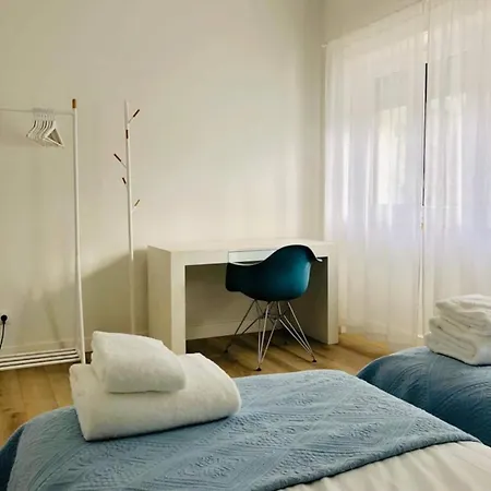 Апартаменты Spacious 3 Bedroom 20 Min To Lisbon *