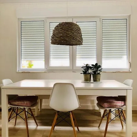 Spacious 3 Bedroom 20 Min To Lisbon * Монтижу