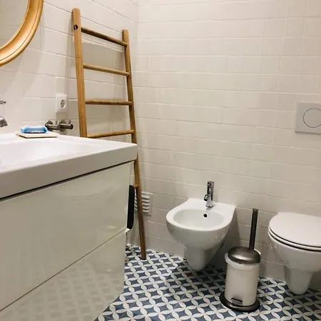 Spacious 3 Bedroom 20 Min To Lisbon Монтижу